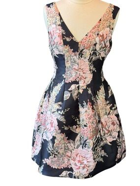 Vince Camuto Metallic Jacquard V-Neck Fit & Flare Floral Dress Sz 6 Sleeveless